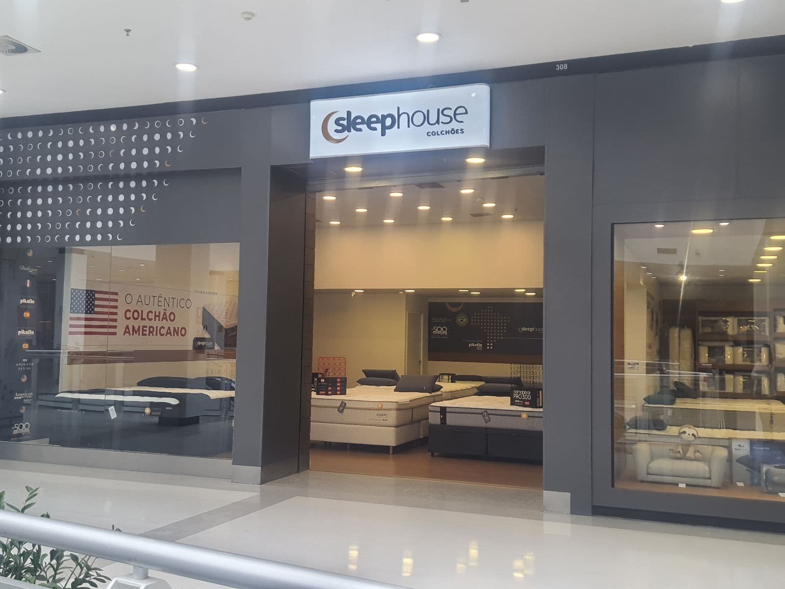 Showroom de uma loja Sleep House Colchões